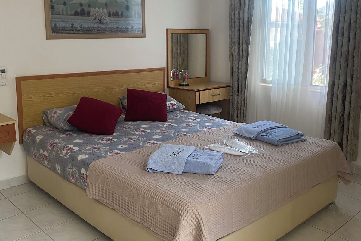 Standard Double Room Single Use | Minibar, in-room safe, soundproofing, free WiFi