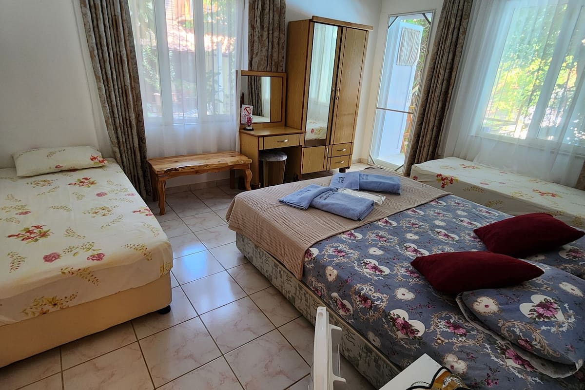 Minibar, in-room safe, soundproofing, free WiFi