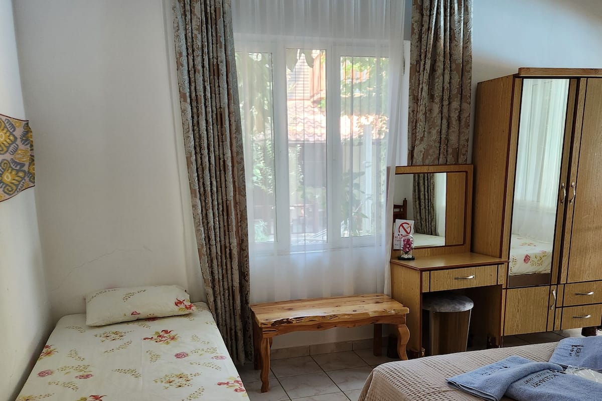 Seprai premium, minibar, didekorasi berbeda-beda, dan kedap suara