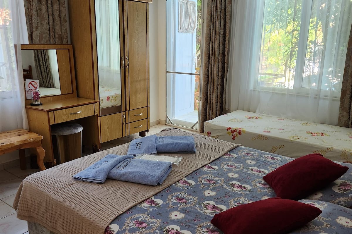 Minibar, in-room safe, soundproofing, free WiFi