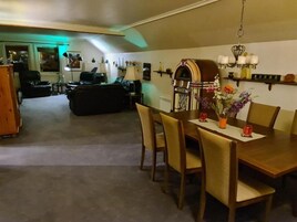 Apartamento, 3 habitaciones | Sistema de insonorización, tabla de planchar con plancha, wifi gratis