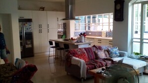 Unclassified image, 3 of 12, button - Wonderful Room Garden Apartment (Tel Aviv)