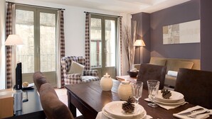 Apartment, 1 Bedroom | In-room dining - Columbus Apartment (Barcelona)