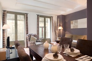 Apartment, 1 Bedroom | In-room dining - Columbus Apartment (Barcelona)