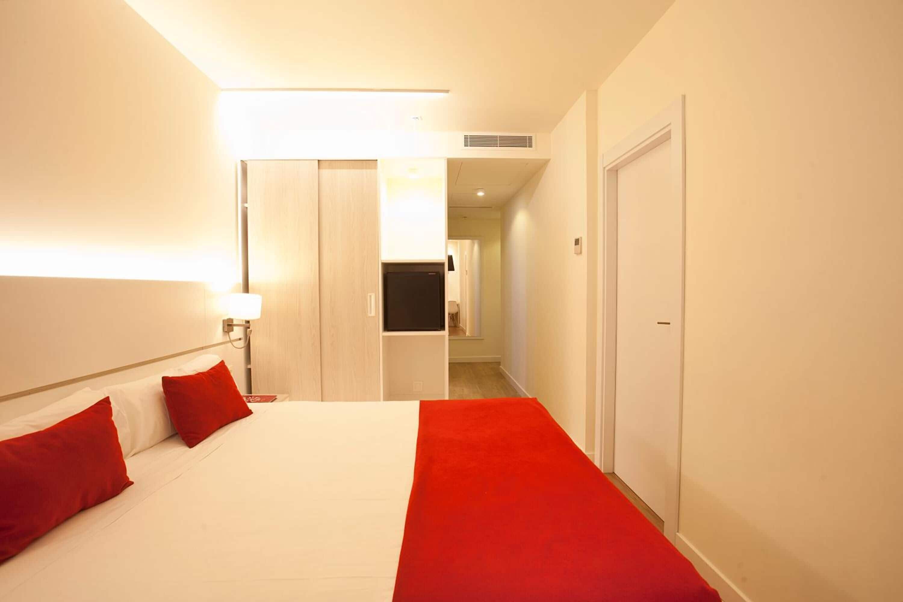 1 bedroom, in-room safe, desk, blackout curtains