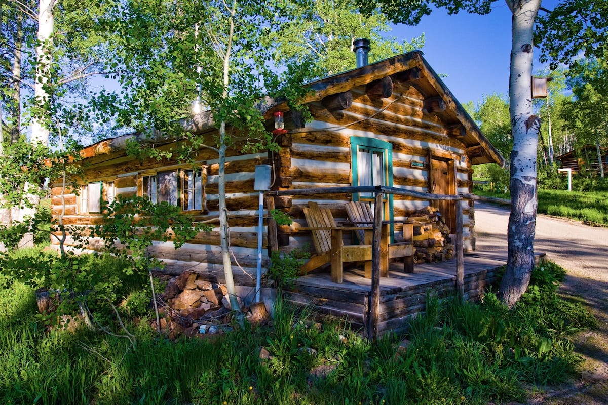 キャビン ベッド (複数台) 専用バスルーム (Porcupine Cabin) | 客室ごとに異なる装飾、客室ごとに異なるインテリア、ベッドシーツ