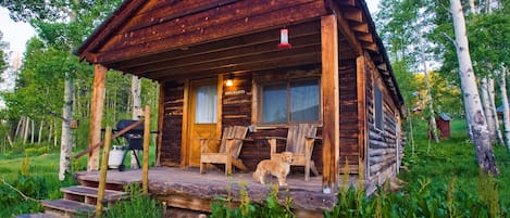 Huisje, 2 slaapkamers, privébadkamer (Merchant Cabin) | Individueel gedecoreerd, individueel gemeubileerd, beddengoed