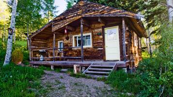 Bear Cabin | Individually decorated, individually furnished, bed sheets