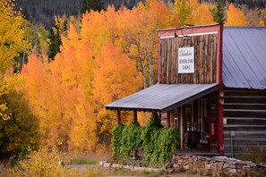 Gift shop - The Cabins at Historic Columbine (Clark)