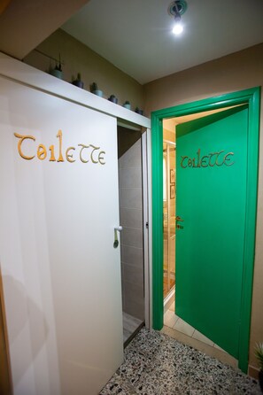 Quadruple Room, Multiple Beds, Shared Bathroom (Terra) | Bathroom | Shower, towels - Ai 4 Elementi (Pisa)