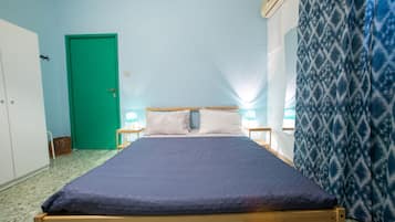 Vierpersoonskamer, gemeenschappelijke badkamer (Aria) | Verduisterende gordijnen, babybedden (toeslag), extra bedden (toeslag)