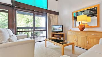 Cottage Standard, 2 chambres | Coin séjour | Télévision