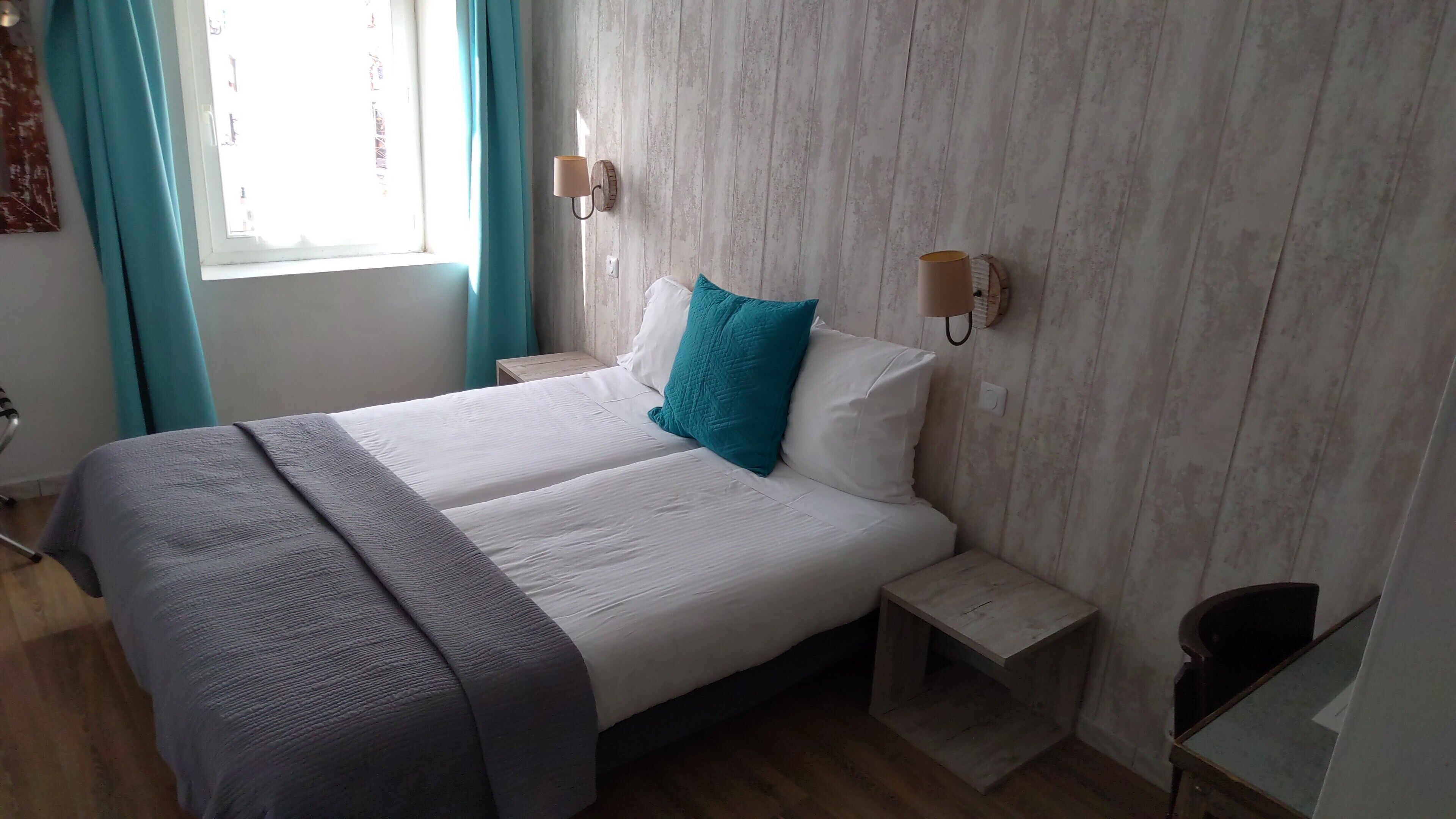 standard twin room | soundproofing, free cots/infant beds, free wifi