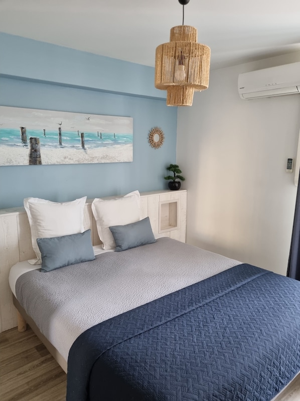 Comfort Double Room | Soundproofing, free cribs/infant beds, free WiFi - Logis Hôtel La Clé des Songes (Pierrefeu-du-Var)