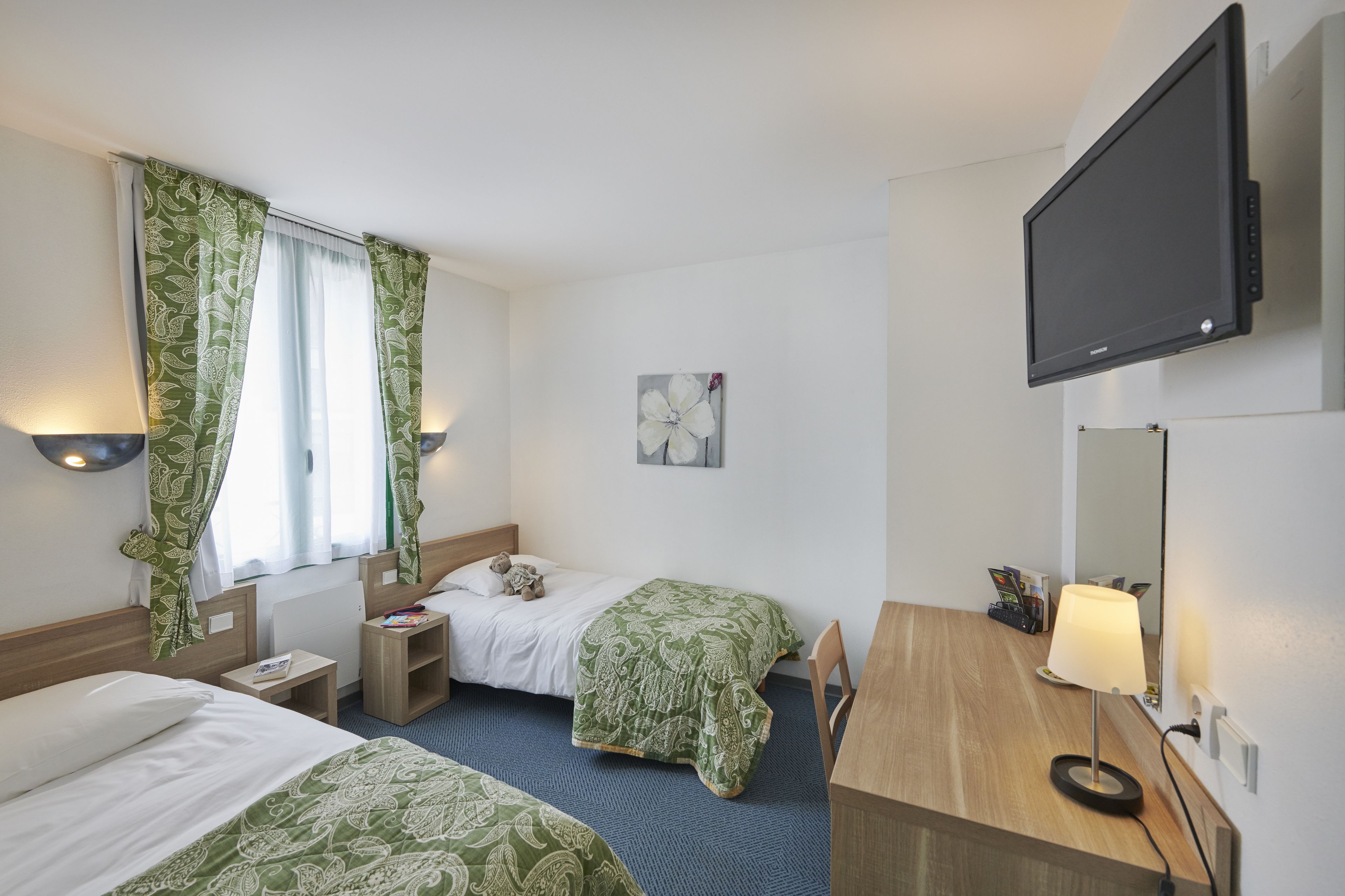 in-room safe, desk, free wifi