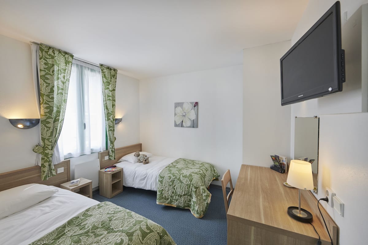 in-room safe, desk, free wifi