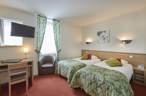 In-room safe, desk, free WiFi - Logis Hotel Du Lac (Huelgoat)