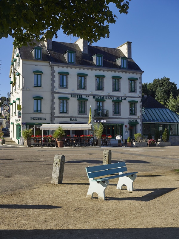 Logis Hotel Du Lac - Huelgoat