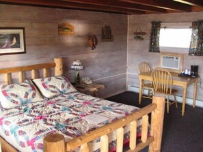 Zimmer, 1 Queen-Bett (Room 4, Fishing Theme) | Kostenloses WLAN, Bettwäsche