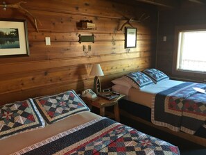 客房, 2 張標準雙人床 (Room 3, Hunting Theme) | 免費無線上網、床單