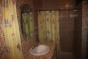 Free toiletries, towels - Riad Beautiful Dreams (Marrakech)