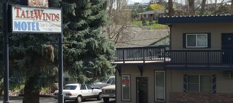 Tall Winds Motel