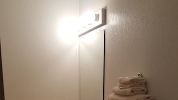 Badkamer met wastafel