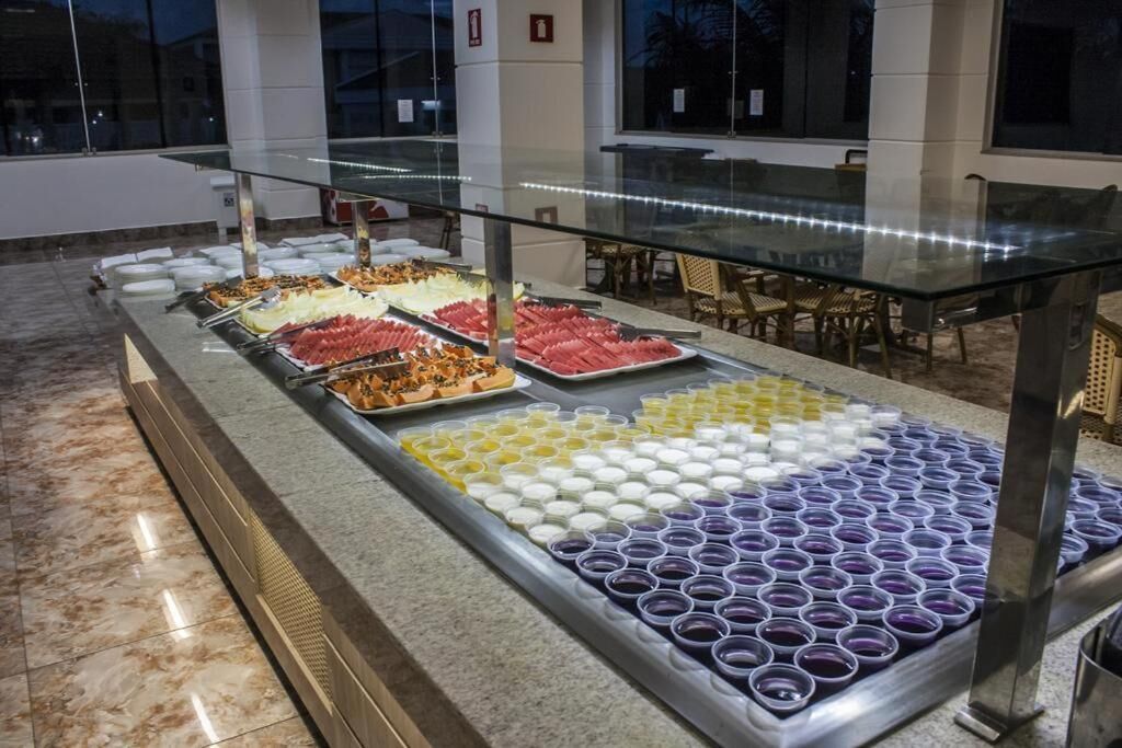 Makan tengah hari dan makan malam dihidangkan, masakan Brazil 