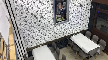 Aperto a pranzo e cena, cucina mediterranea