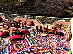 供應早餐、午餐和晚餐，摩洛哥料理