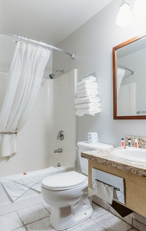 Vòi sen/bồn tắm kết hợp, đồ dùng nhà tắm miễn phí, khăn tắm 