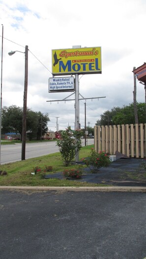 Front of property - Sportsman Motel (Eagle Lake)