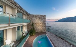 Bañera de hidromasaje exterior
