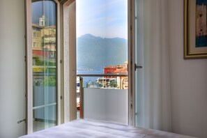 ห้องดับเบิลหรือทวิน, เห็นวิวทะเลสาบบางส่วน | วิวระเบียง