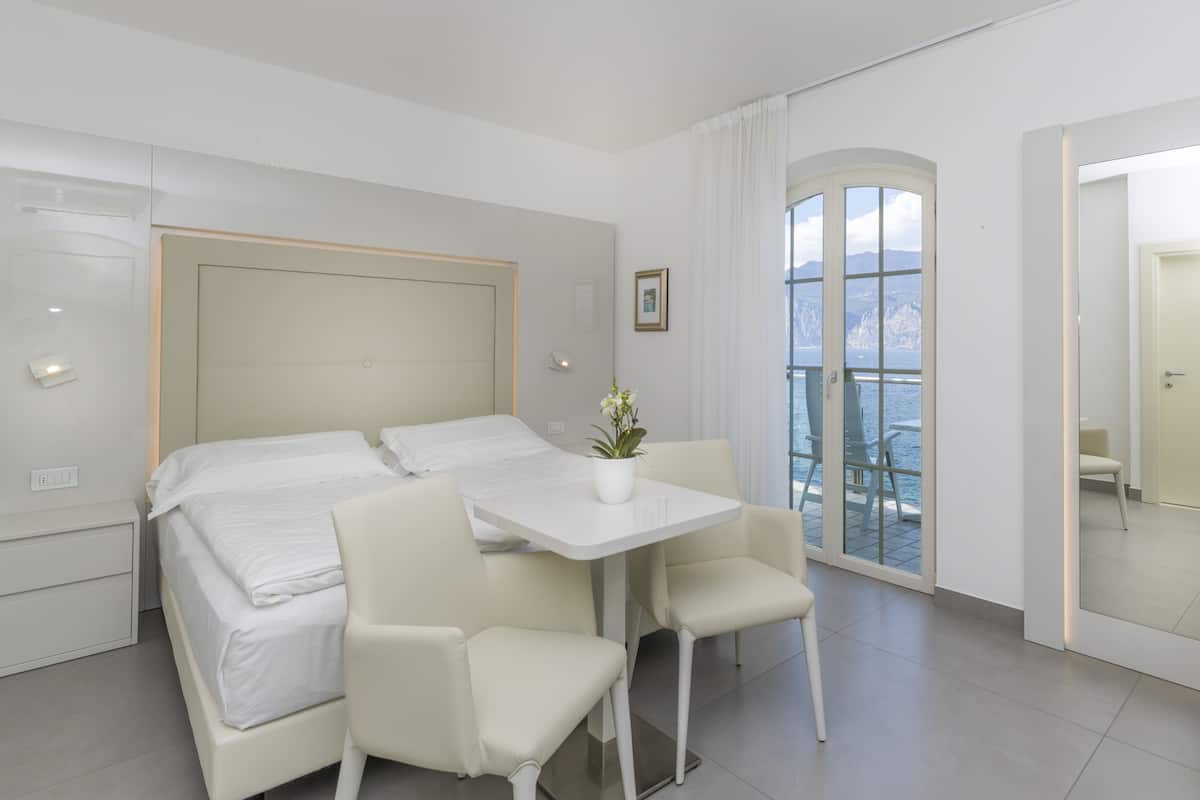 Double or Twin Room, Balcony, Lake View | Minibar, in-room safe, desk, free WiFi