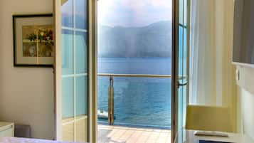 Double or Twin Room, Balcony, Lake View | Minibar, in-room safe, desk, free WiFi