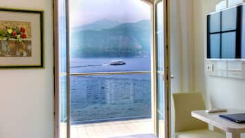 Minibar, odada kasa, masa, ücretsiz kablosuz İnternet