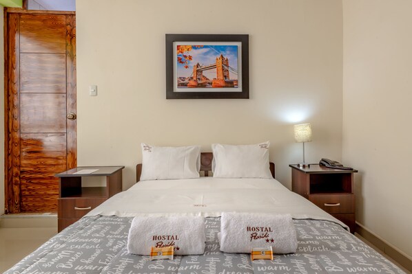 Deluxe-Doppelzimmer, Stadtblick | Schreibtisch, Bügeleisen/Bügelbrett, kostenloses WLAN, Bettwäsche