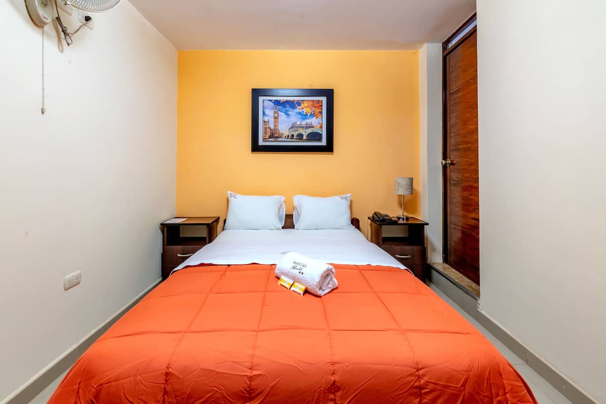 Superior Single Room | Desk, iron/ironing board (on request), WiFi (free), bed sheets