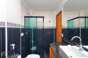 Studio Classique, 1 chambre, cuisine | Salle de bain | Douche, articles de toilette gratuits, sèche-cheveux