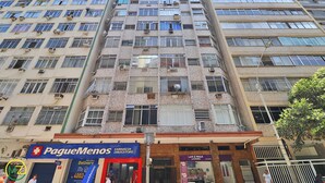 A multi-story building with numerous windows and balconies. - MZ Apartments Prado I (Rio de Janeiro)