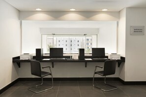 Business center - Ramada Encore by Wyndham Al Khobar Olaya (Al Khobar)