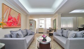 3 bedrooms, iron/ironing board, bed sheets