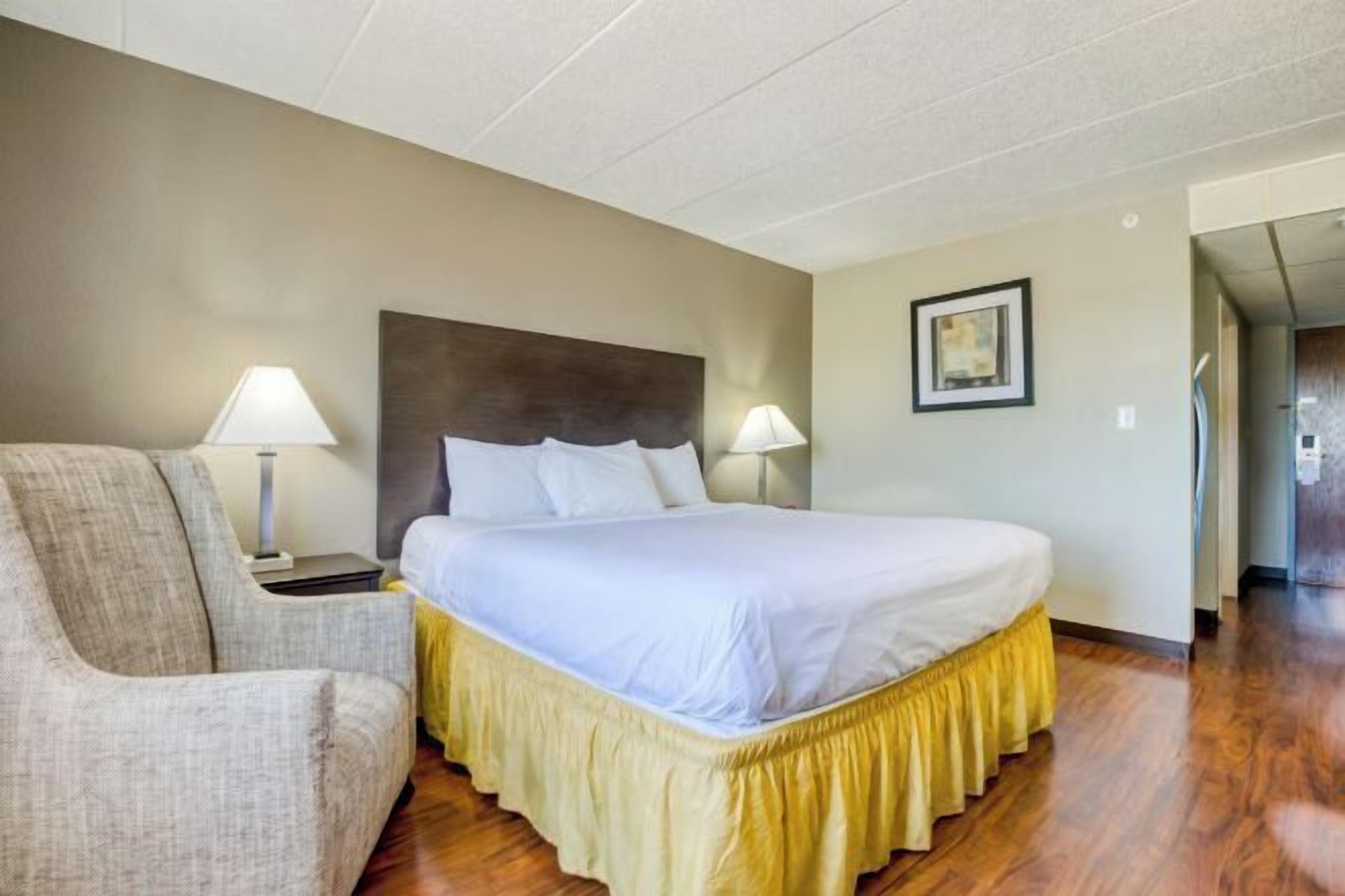 Skrivebord, strykejern/-brett, wi-fi (inkludert) og sengetøy