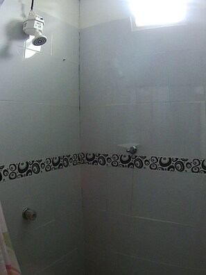 Apartment, 2 Bedrooms, Sea View | Bathroom | Shower, towels - Rocky Cay Bay (San Andrés)