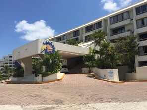 Property entrance - Rodero by Solymar Beachfront Condos in Hotel Zone (Cancun)
