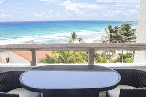 3603: Junior Suite, Multiple Beds, Sea View, Oceanfront | Balkong