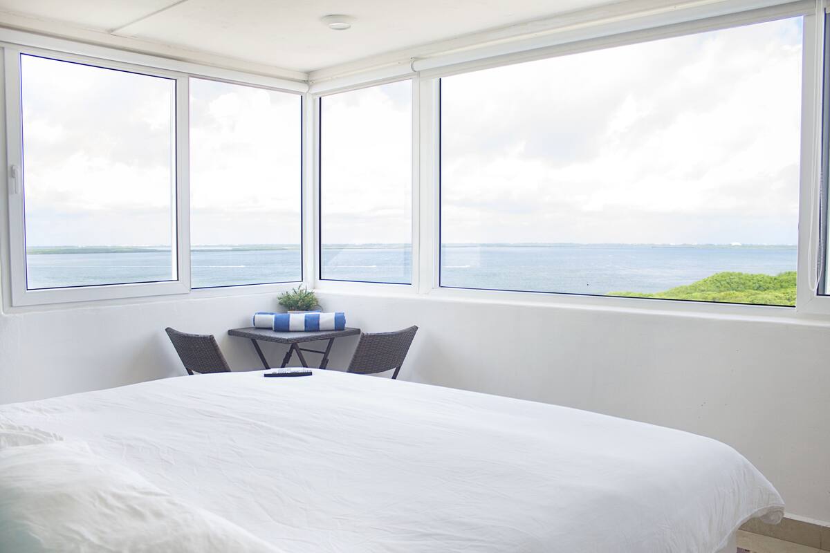 3911: Panoramic Suite, 1 King Bed, Lagoon View, Beachside | ميني بار وستائر تعتيم وتجهيزات عازلة للصوت وواي فاي مجانًا