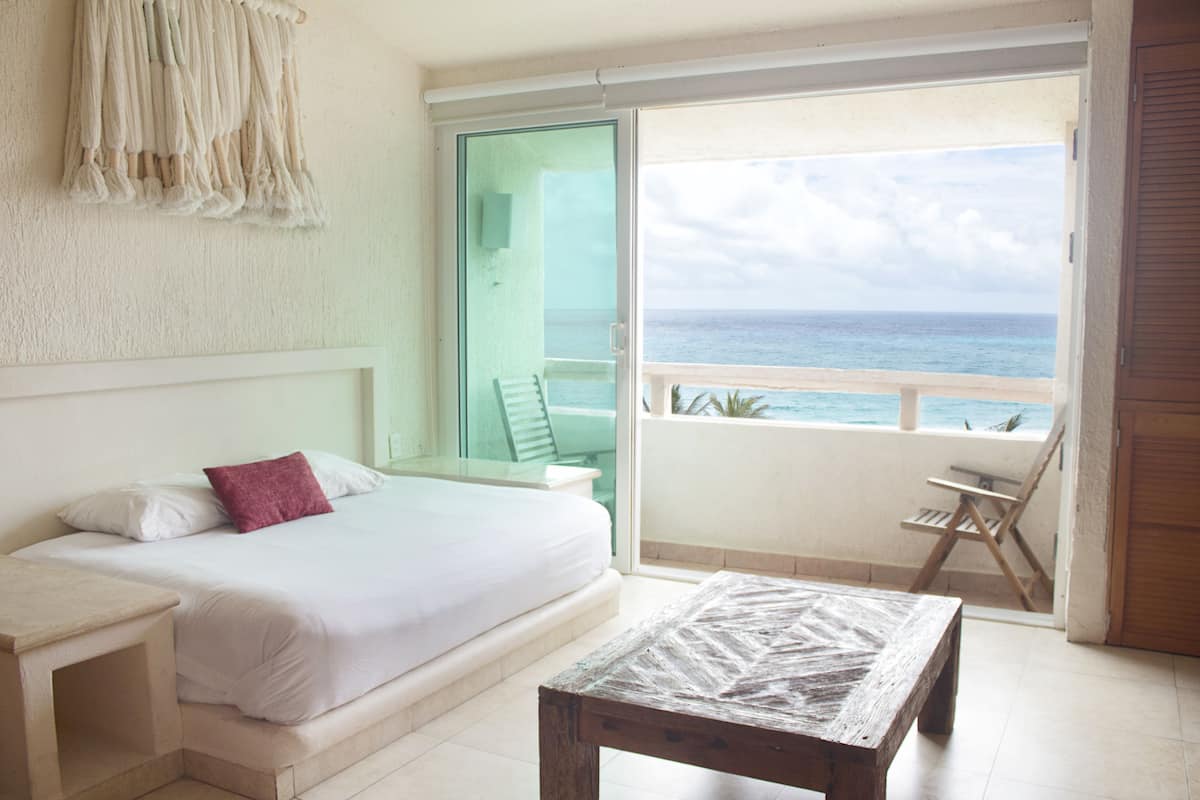 3811: Family Loft, 2 Double Beds, Sea View, Beachfront | ميني بار وستائر تعتيم وتجهيزات عازلة للصوت وواي فاي مجانًا