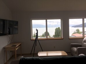 Panoramic Apartment | Living area | Flat-screen TV - Captain's Choice Motel (Haines)